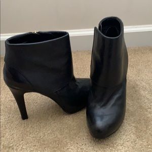 Jessica Simpson, Black ankle Bootie